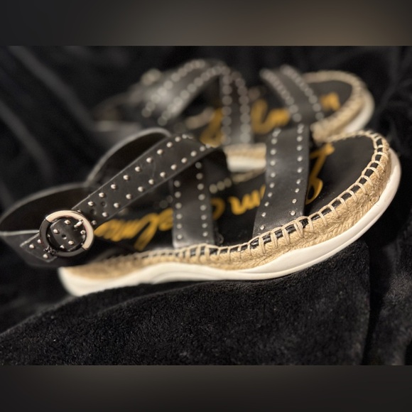 Black Sandals with Woven Straps and Cushioned Sole - Picture 14 of 15